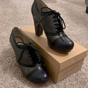 Hinge lace up heels Sz 8